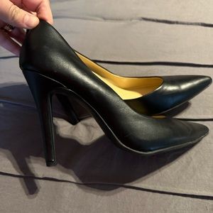 A.n.a. black stiletto heels 9.5